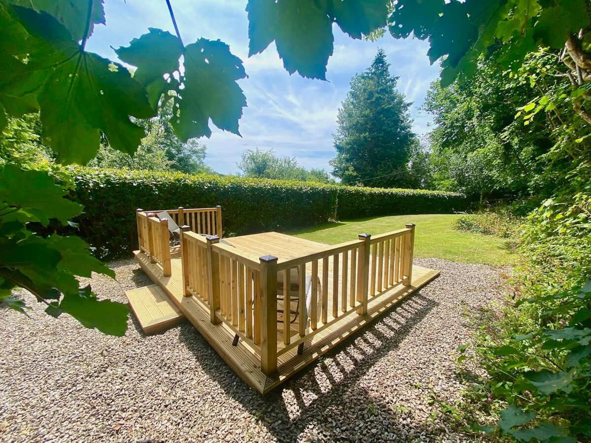 Sunridge cubes garden deck in sunshine.